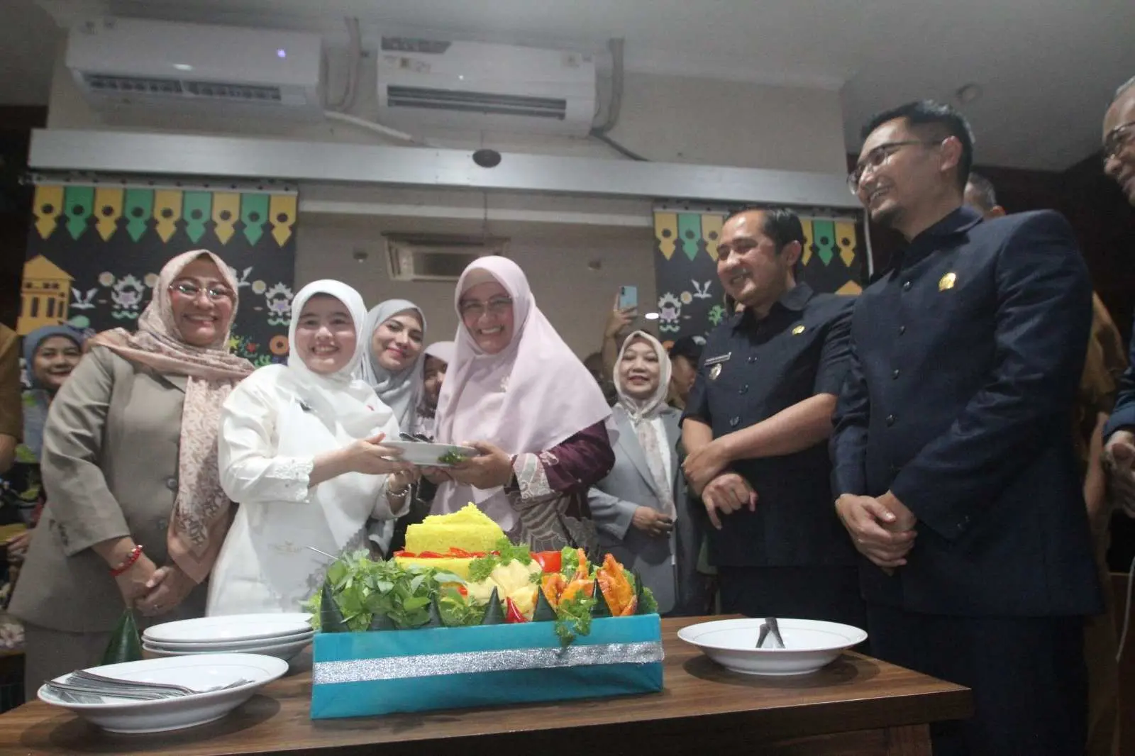 Cing ikah Resmikan Dekranasda Di DPRD Kota Depok Agar UMKM Depok lebih Maju Dan Naik Kelas