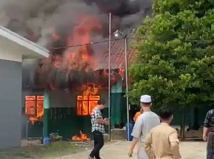 Kebakaran Asrama Ponpes Al Inayah Gunungsindur, Tiga Ruang Ludes Dilalap Api