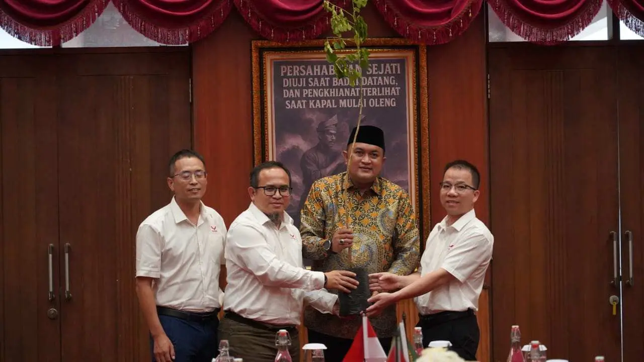 Wujudkan Bogor Hijau, Bupati Terima 1.000 Bibit Trembesi dari Wuling Motors