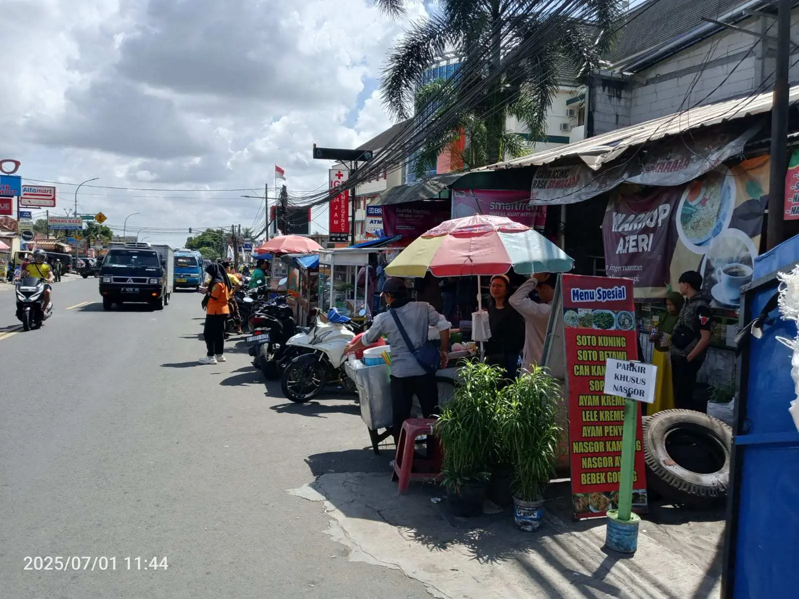 Satpol PP Dinilai Mandul, PKL Bebas Berjualan di Depan RSUD Ciawi