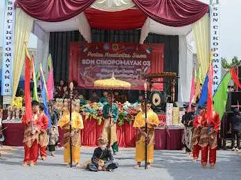 SDN Cikopomayak 03 Gelar Sungkeman dan Pentas Adat, Jumlah Lulusan Naik Jadi 63 Siswa