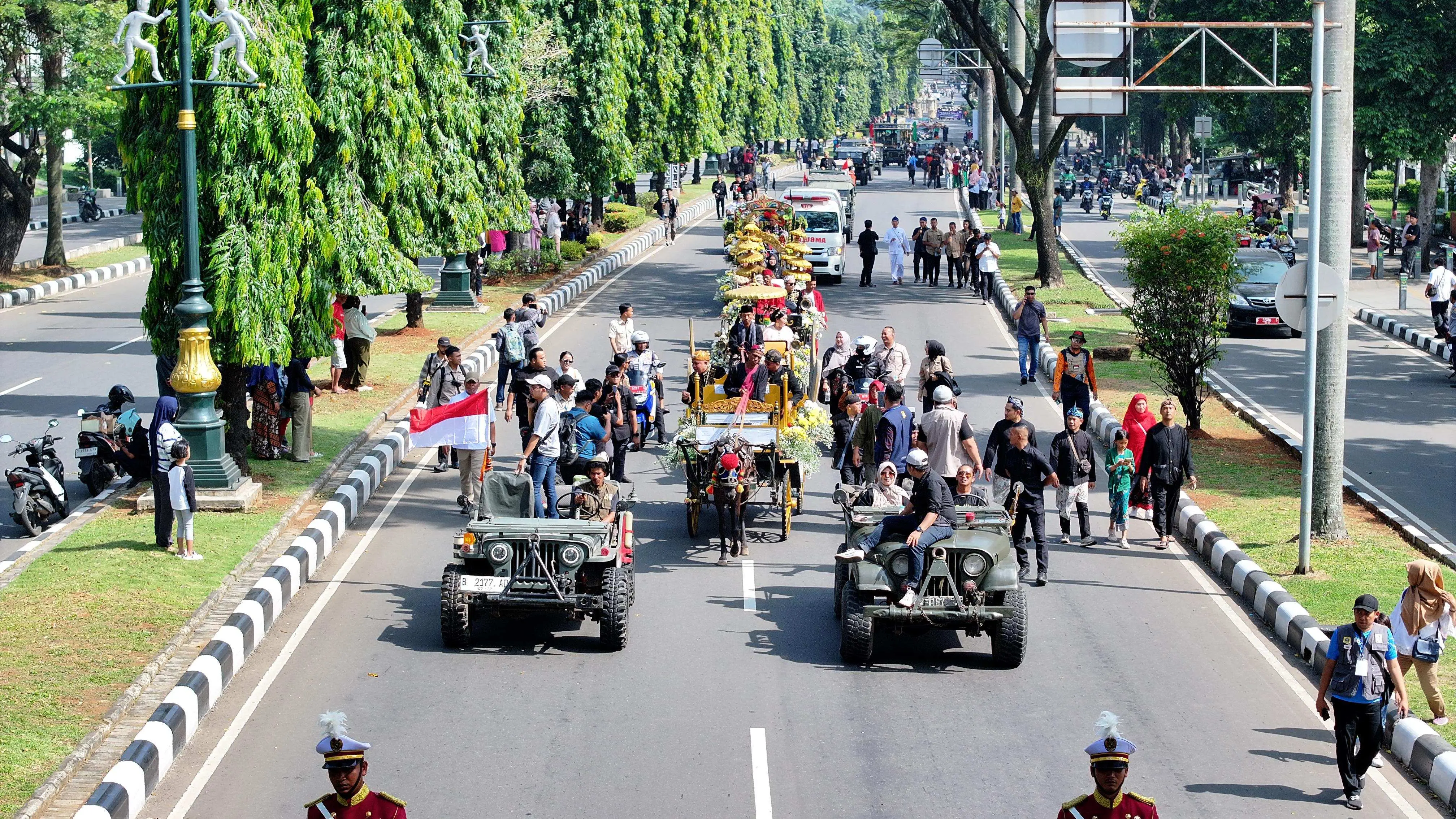 Bupati Rudy Susmanto Hadiri Helaran Budaya, Tegaskan Semangat Kebhinekaan