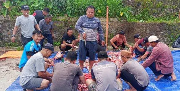 Keluarga Besar H. Wahyudin Serahkan Hewan Kurban di Bantarkaret, Bagikan Kebahagiaan Idul Adha 1446 H