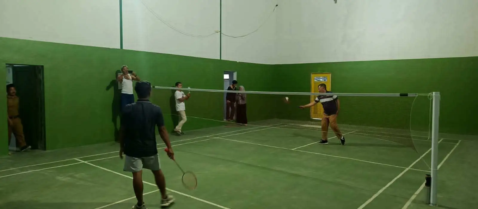 Jalin Kekompakan, Camat Nanggung dan Kades Parakan Muncang Gelar Olahraga Bersama