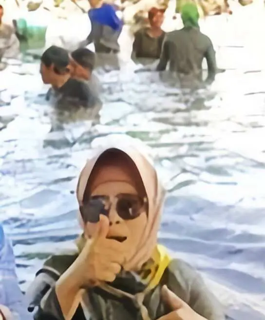 Anggota DPRD Kota Depok Endah Winarti Ikut Meriahkan Lebaran Depok Dengan Ngubek Empang