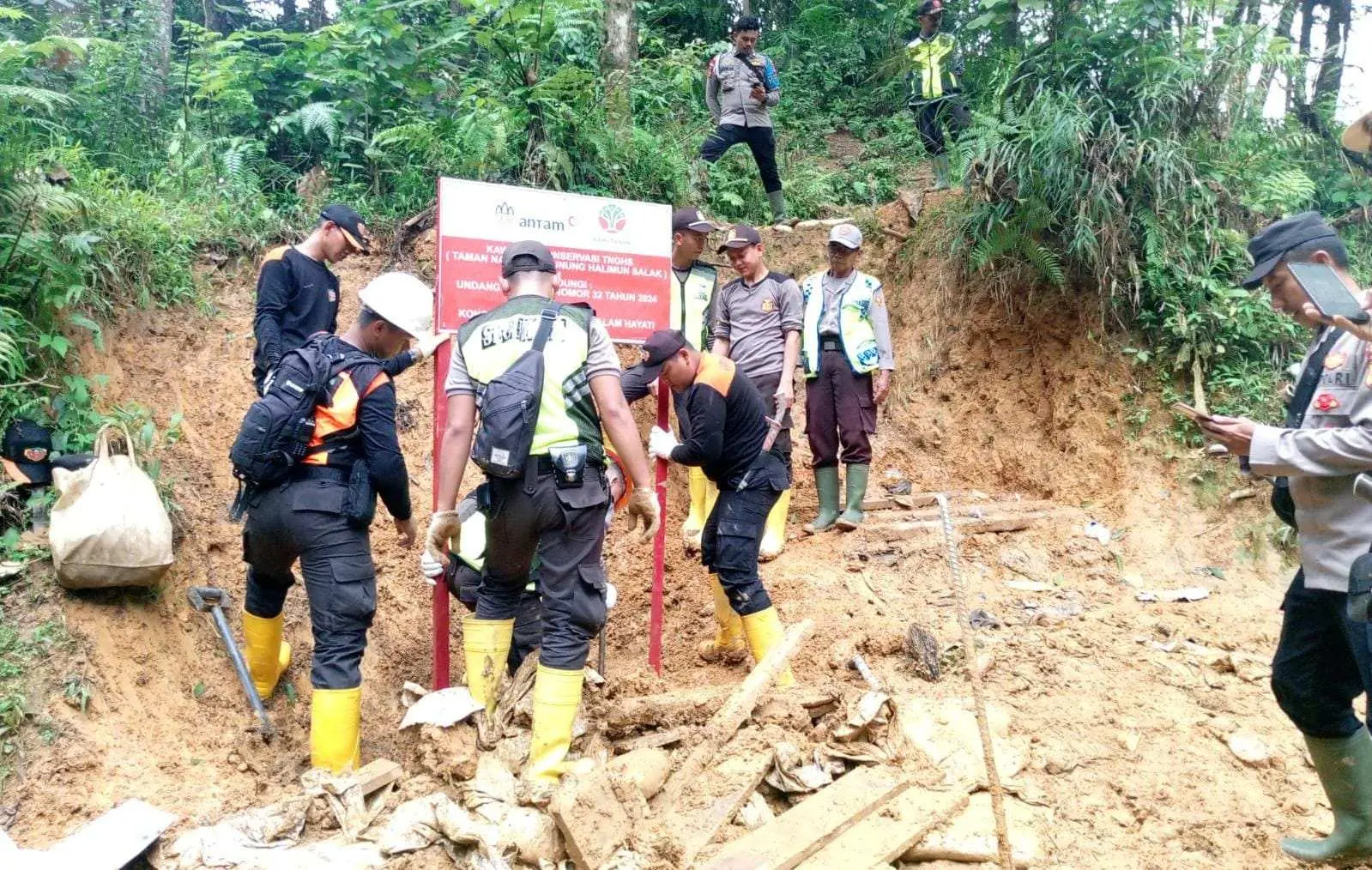 PT Antam Tertibkan Aktivitas PETI di Kawasan Hutan Lindung KPHK Desa Bantar Karet
