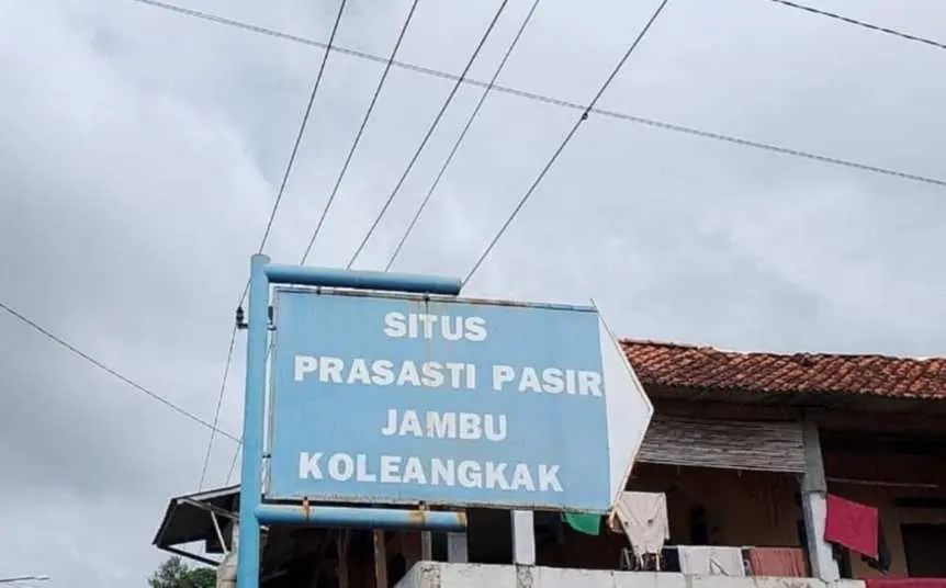 Kisah Jonathan Rigg Saat Temukan  Prasasti Pasir Jambu