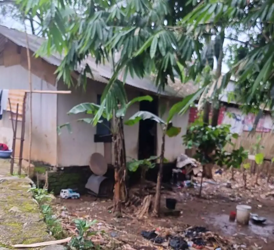 Miris! Tinggal Bertahun-tahun di Bantaran Kali Pesanggrahan Keluarga Rosid Hidup dari Bantuan Warga Sekitar