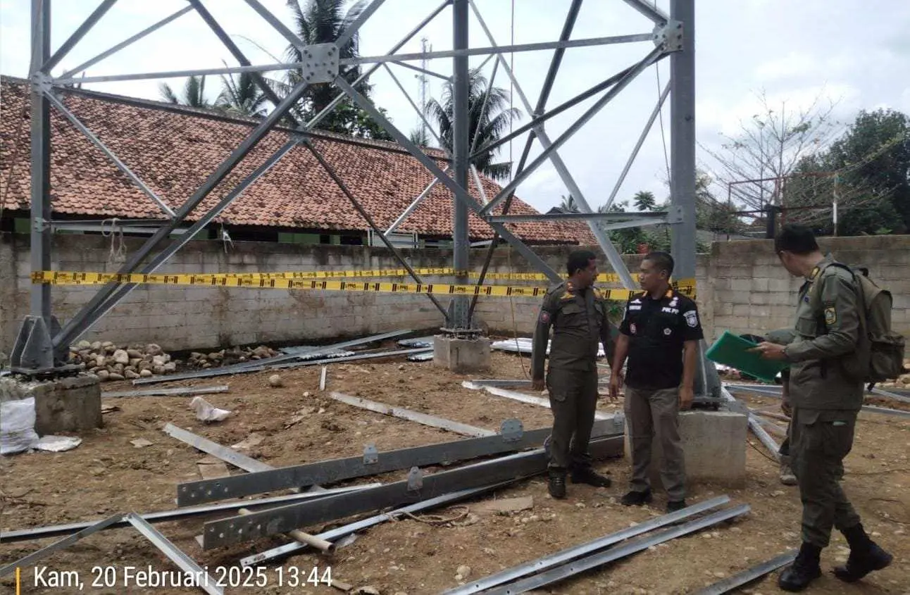 Ijin Belum Lengkap Ngotot Tetap Bangun, Dua Proyek Menara Telekomunikasi di Jasinga Disegel Pol PP