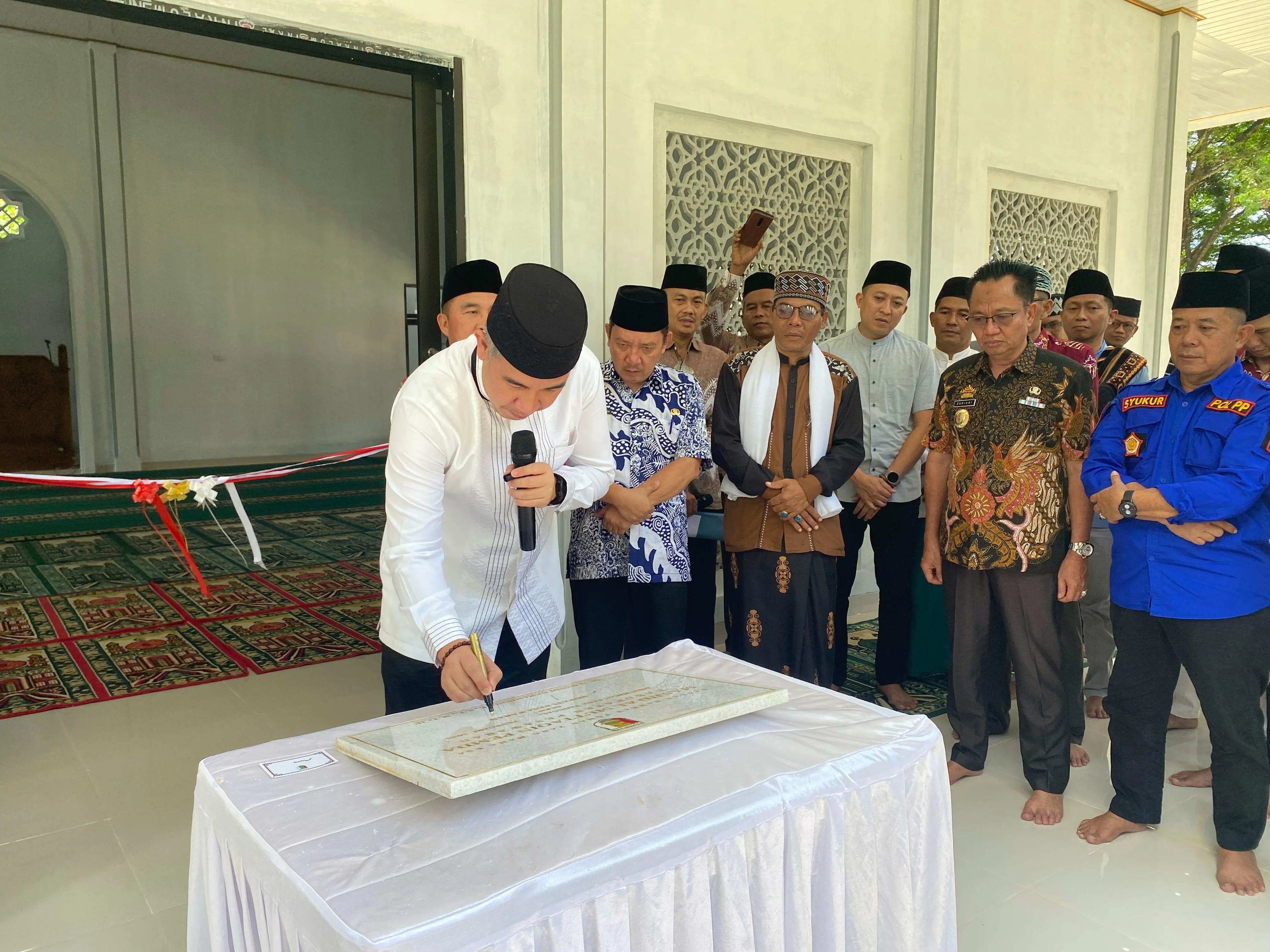 Bupati Pesawaran Dendi Ramadhona Resmikan Masjid Al-Muttaqin