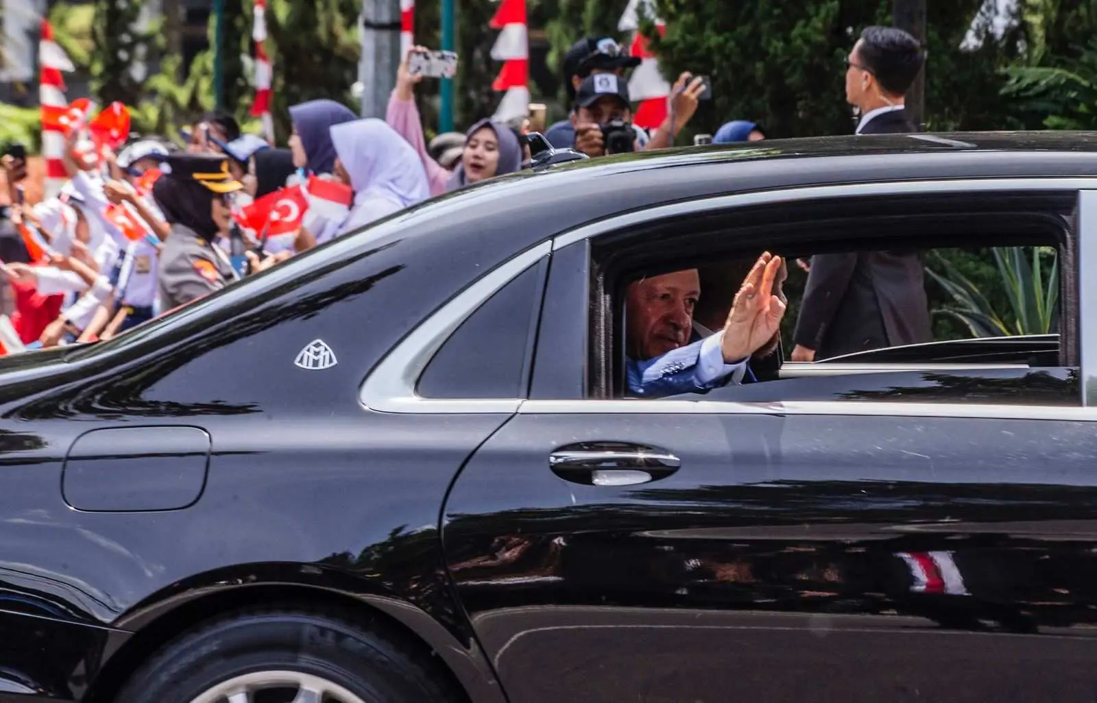 Presiden Turki Recep Tayyip Erdogan Tiba di Istana Bogor, Ribuan Pelajar Antusias Sambut Sang Tamu Negara