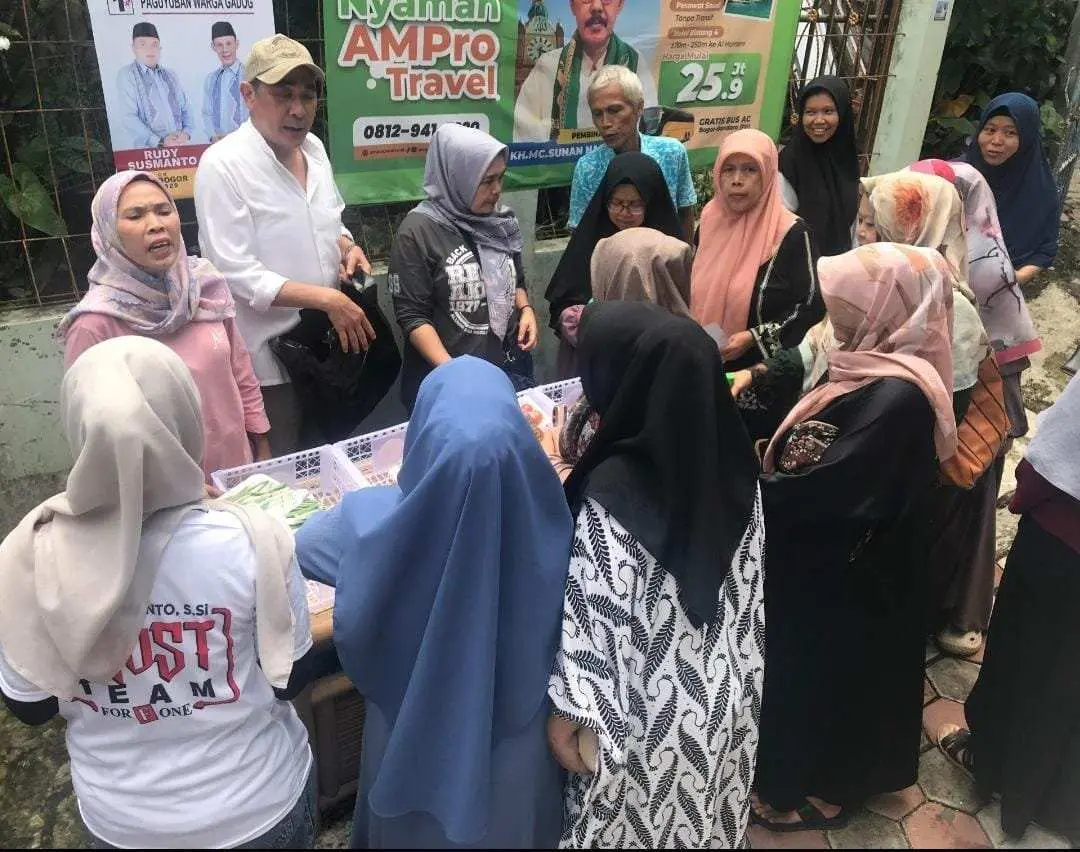 Hari Terakhir Kampanye Relawan TRUST Bersama Paguyuban Warga Gadog Gelar Bazar Pangan Murah