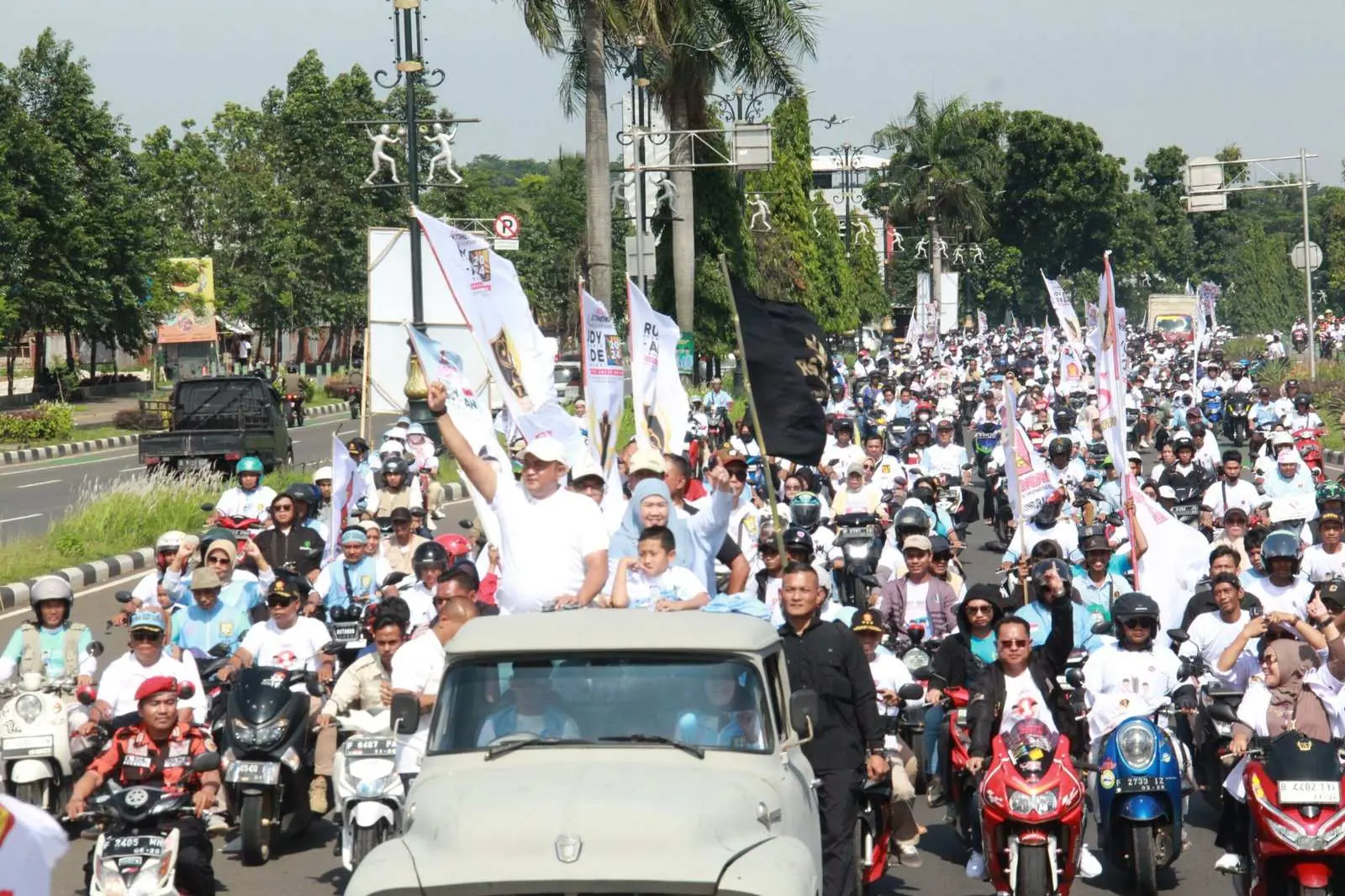 Kampanye Terakhir, Cabup Bogor Rudy Susmanto Diarak Ribuan Relawan