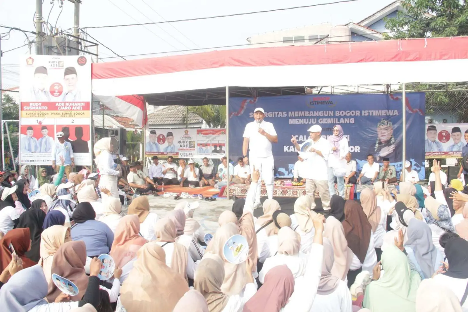 Cabup Bogor Rudy Susmanto Sumbang 1 Unit Ambulan Untuk Warga Pabuaran Mekar Cibinong