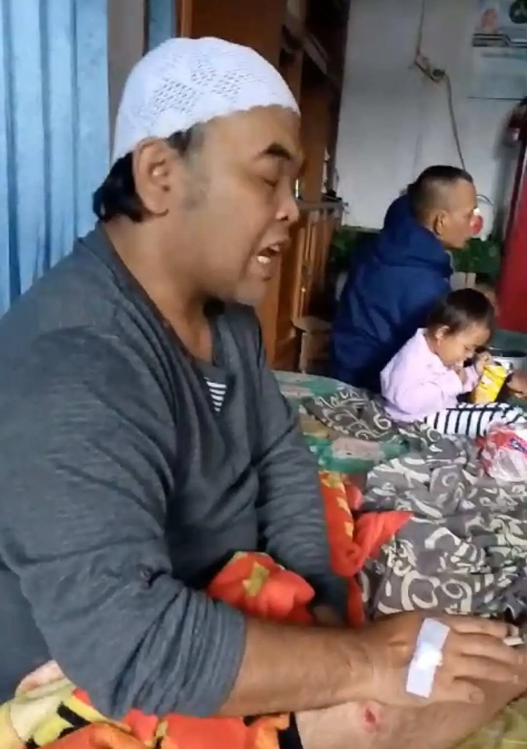 Tak Mampu Bayar Biaya Rumah Sakit, Tukang Ojek Korban Kesadisan Geng Motor Terpaksa Menahan Sakit di Rumah