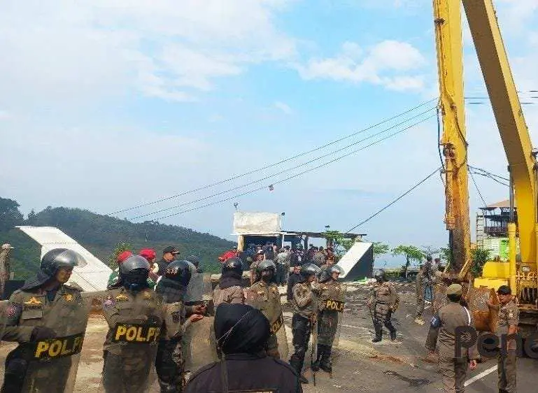 Ricuh Eksekusi Bangunan di Puncak, Kasatpol PP Kabupaten Bogor Tantang Warga Tuntut Jika Merasa Dikriminalisasi