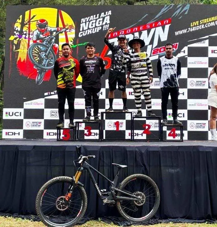 Ateng B-Boy Pembalap Asal Cisarua Juara Umum Nasional di Ajang 76 Indonesian Downhill 2024 Kategori Master A