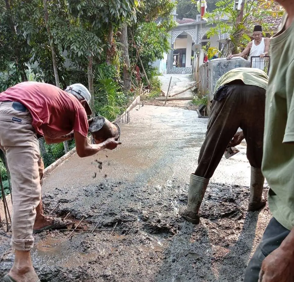 Realisasikan DD Tahap 2, TPK Desa Ciburuy Optimalkan Kualitas Infrastruktur dan Swadaya Masyarakat