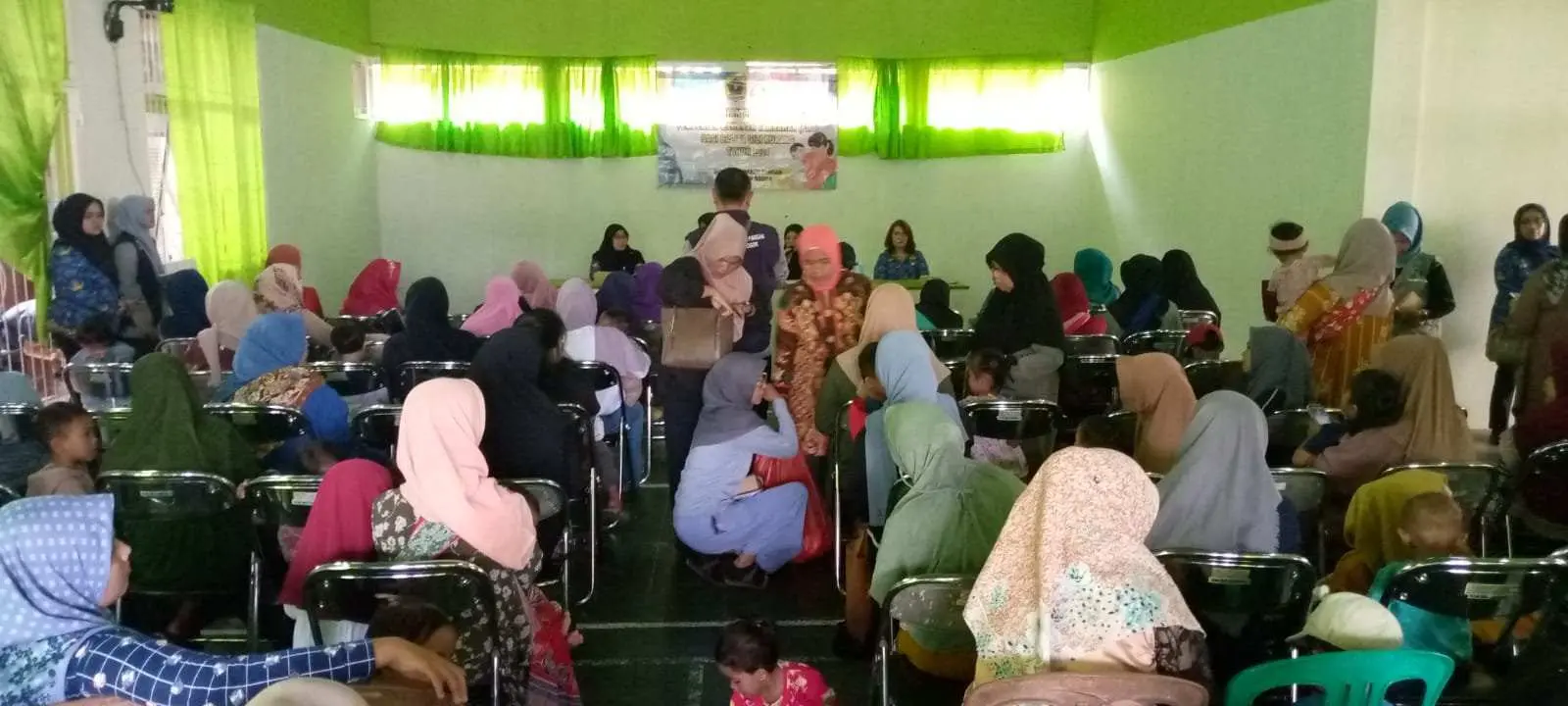 Puluhan KPM dari 3 Desa di Kecamatan Cijeruk Terima Bantuan. Bantuan Apalagi Ya?