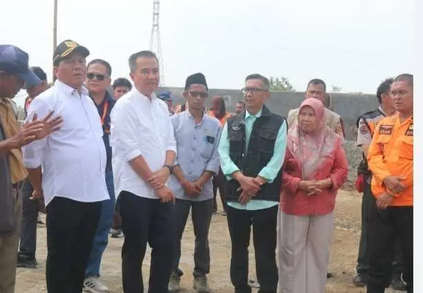 Korban Musibah Dampak Angin Puting Beliung Ditinjau Langsung Plh Gubernur Jawa Barat 