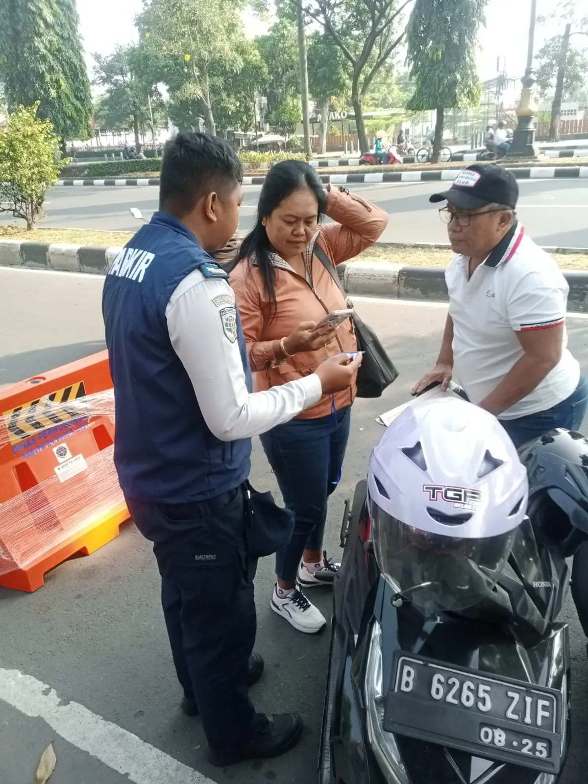 Dishub Kabupaten Bogor Uji Cobakan Parkir Non Tunai di Jalan Raya Tegar Beriman