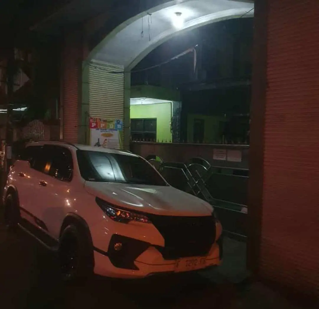 Pemberlakuan Sistem Zonasi Tak Jelas, Salah Satu Orang Tua Blokade Pintu Gerbang Sekolah 