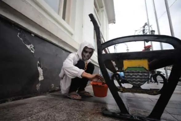 Jelang AAF 2024 Masyarakat Kota Bandung Bebersih Kawasan Asia Afrika 