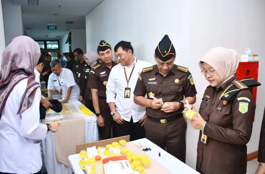 Cegah Penyalahgunaan Narkoba Kajati Jabar Test Urine Seluruh Pegawainya