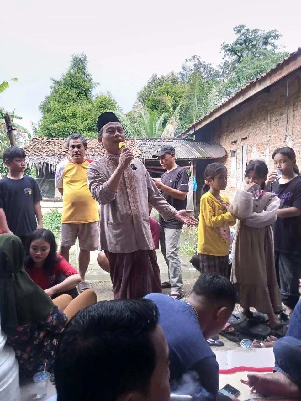 Toko Obat Diduga Jual Tramadol di Geruduk Ratusan Emak-emak