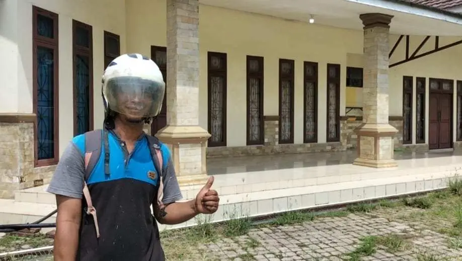 Parah, Lingkungan Kompleks Perkantoran Hingga Kantor Bupati Diselimuti Rumput