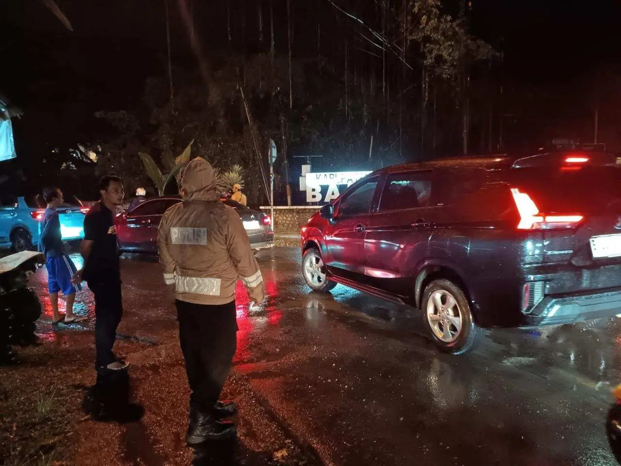 Bencana Tanah Longsor di Desa Citarunggul, Jalur Akses Menuju Desa Cijayanti Tertutup