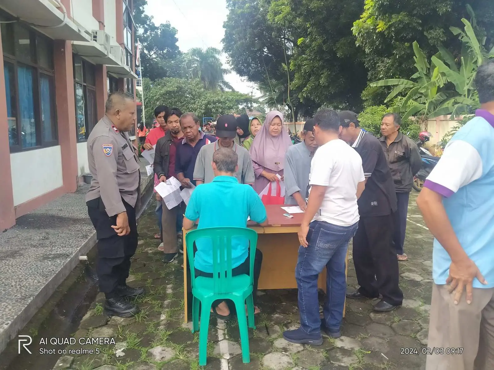 Seribu Sembilan KPM Terima Bantuan Pangan Di Kelurahan Pakansari Cibinong