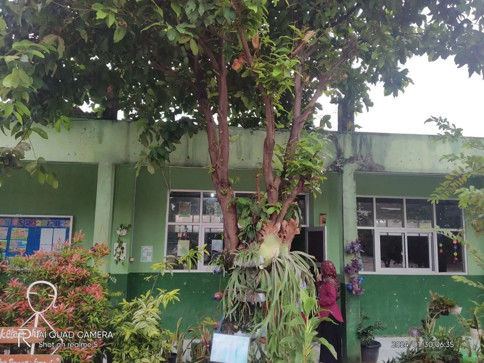 Beberapa Pembangunan Gedung Bertingkat  SDN Di  Kecamatan Cibinong Mangkrak
