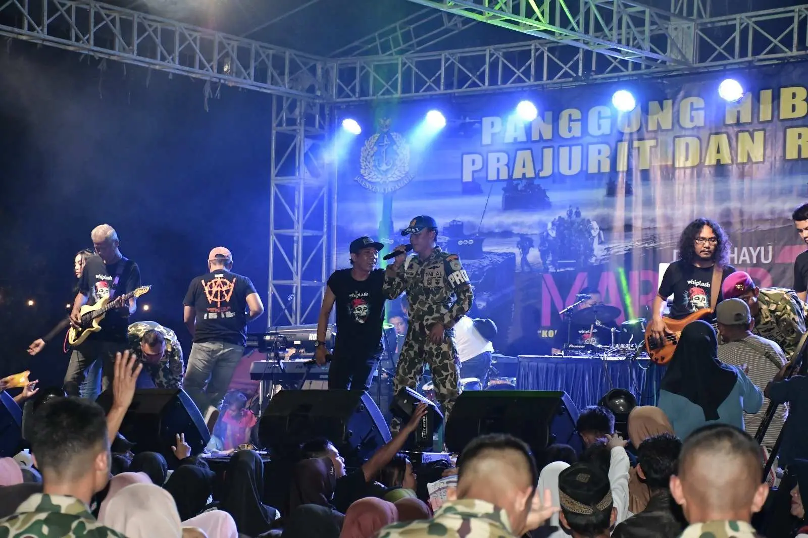 HUT Korp Ke-78, Brigif 4 Mar/BS Gelar Panggung Hiburan Prajurit dan Rakyat