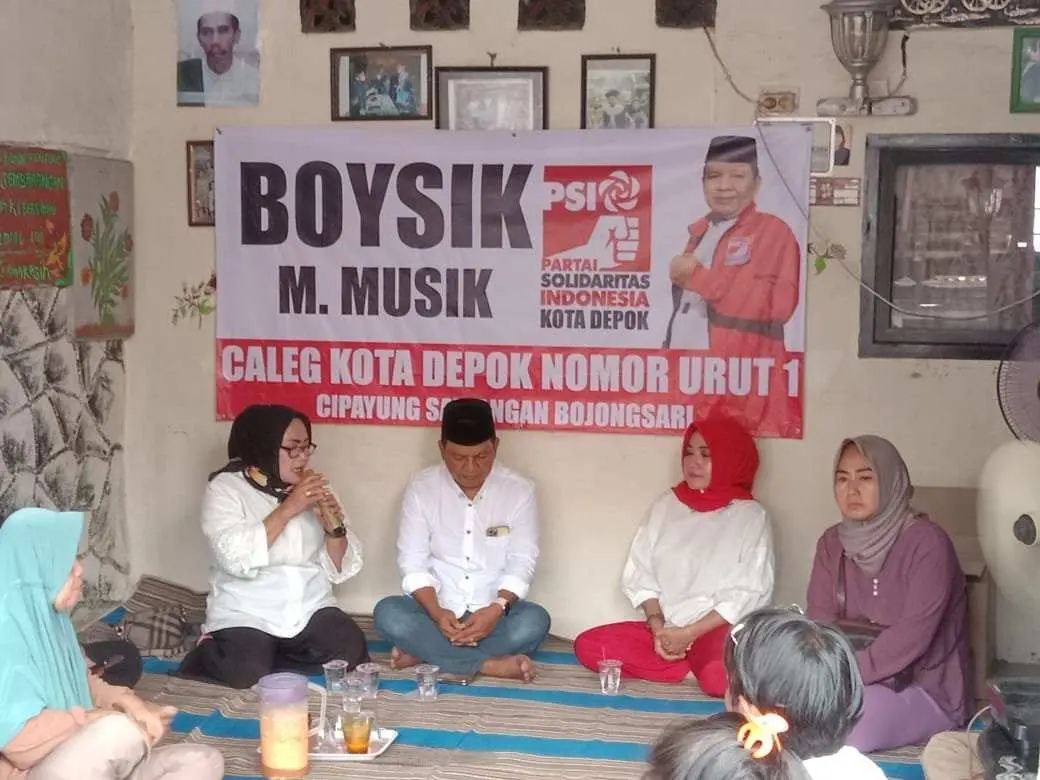 Turun di Kecamatan Cipayung Caleg PSI No 1 H Boysik Janji Nenek Ati Tuntaskan Masalah BPJS