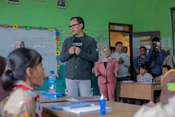 Walikota Bogor Bima Arya Kunjungi Posyandu & SDN Gang Aut