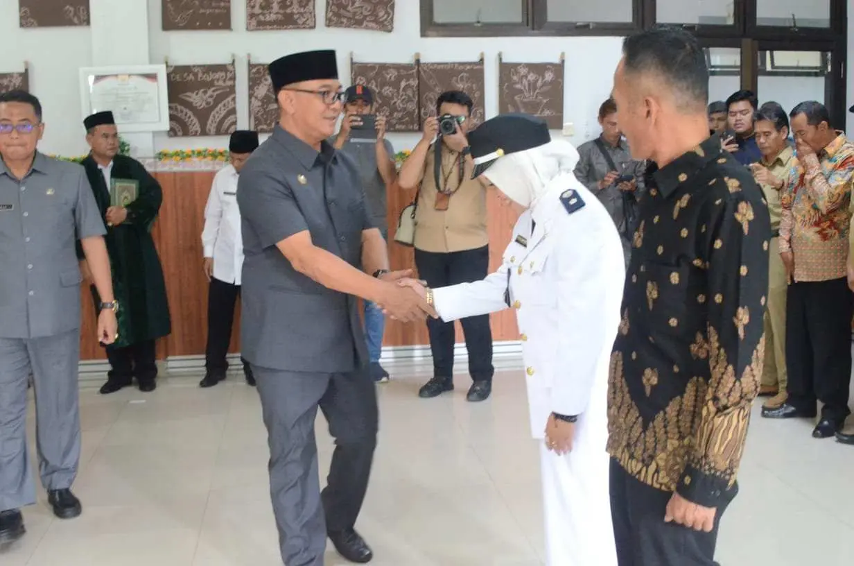 Bupati Bogor Iwan Setiawan Lantik Kades PAW Desa Citapen