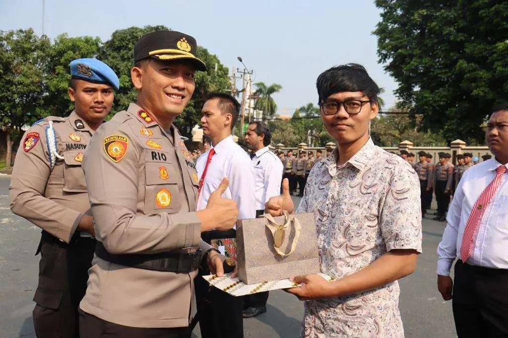 Aksi Alip Warga Citeureup Tangkap Pelaku Curanmor Seorang Diri diganjar Umroh Oleh Kapolres Bogor