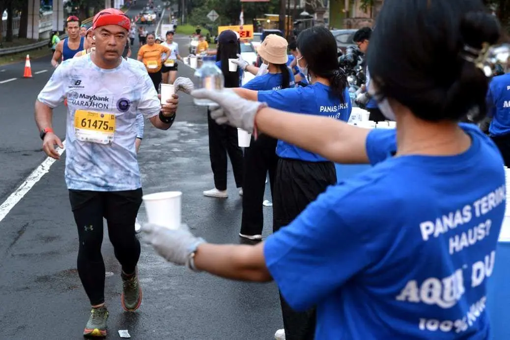 AQUA Hadir di Maybank Marathon Penuhi Kebutuhan Hidrasi Pelari
