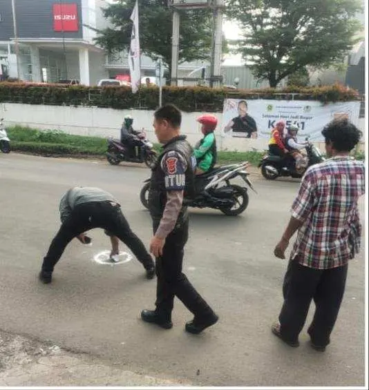 Tabrak Truk Pemotor Ini Tewas Ditempat