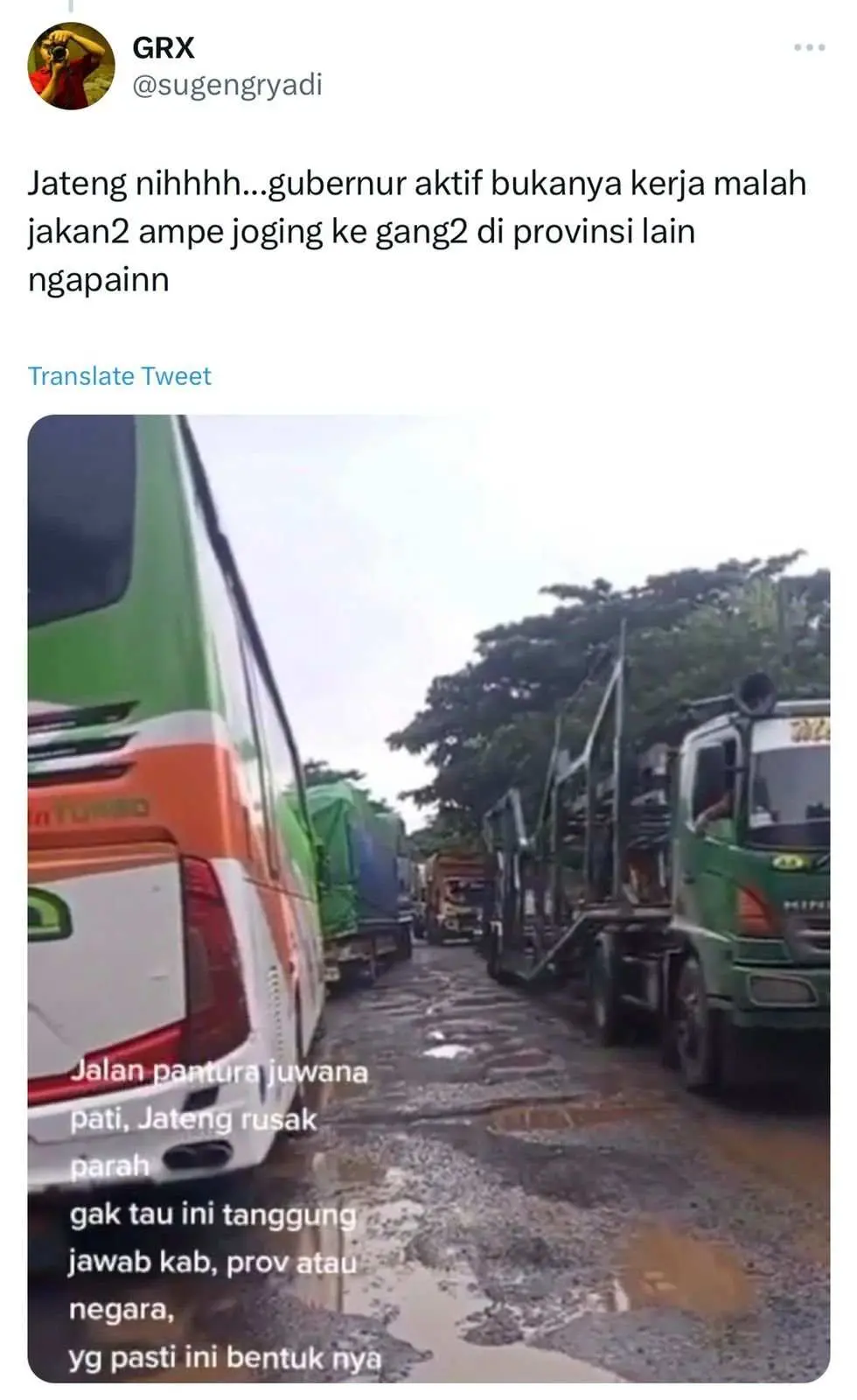 Jalan  Provinsi di Jateng Rusak, Gubernur Ganjar Sibuk Jogging Jakarta Hingga Surabaya