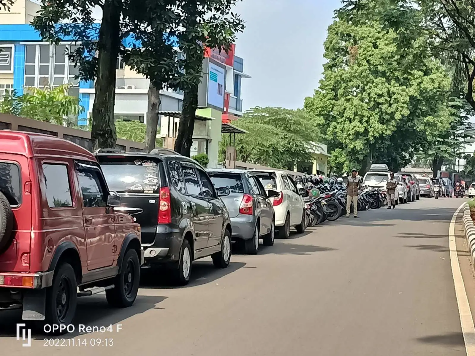 Marak Parkir Liar di Jalan Tegar Beriman, Dishub Jangan Tutup Mata