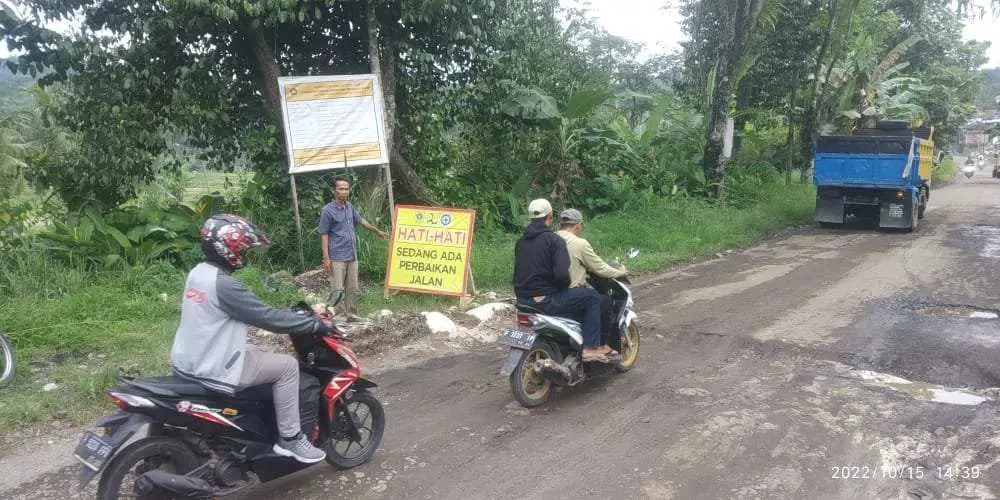 Pembangunan Jalan Raya Panjaungan-Nanggung Diduga Mangkrak