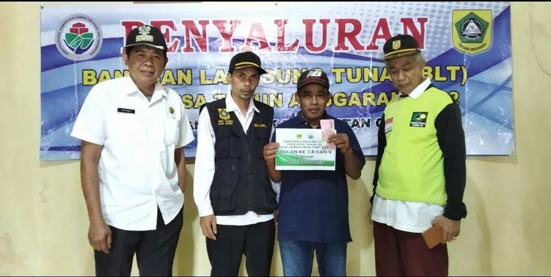 Pemdes Jambu Luwuk Fasilitasi PT. Pos Indonesia Salurkan BLT BBM