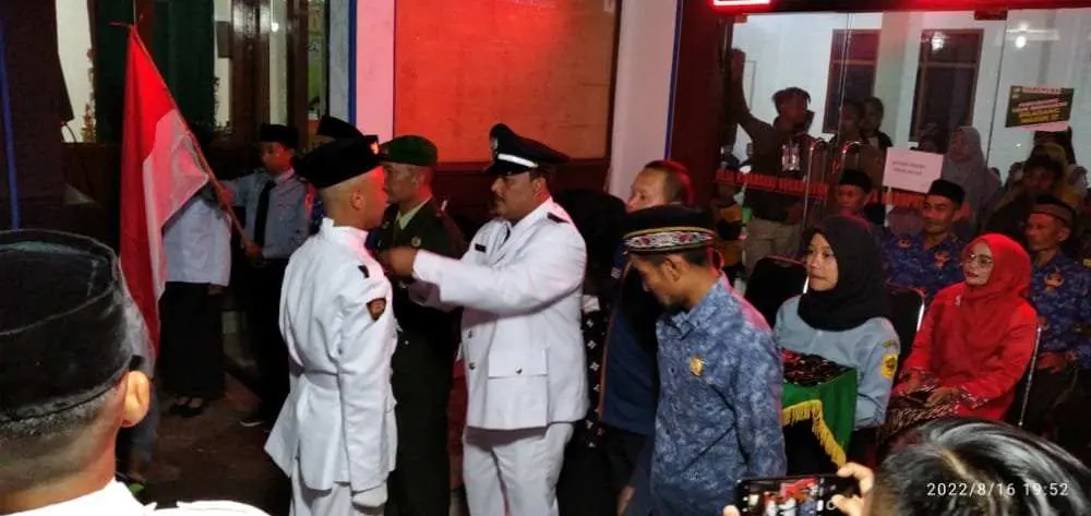 Kades Achyar Suryadi Lantik dan Kukuhkan Paskibraka Tingkat Desa Kiarasari