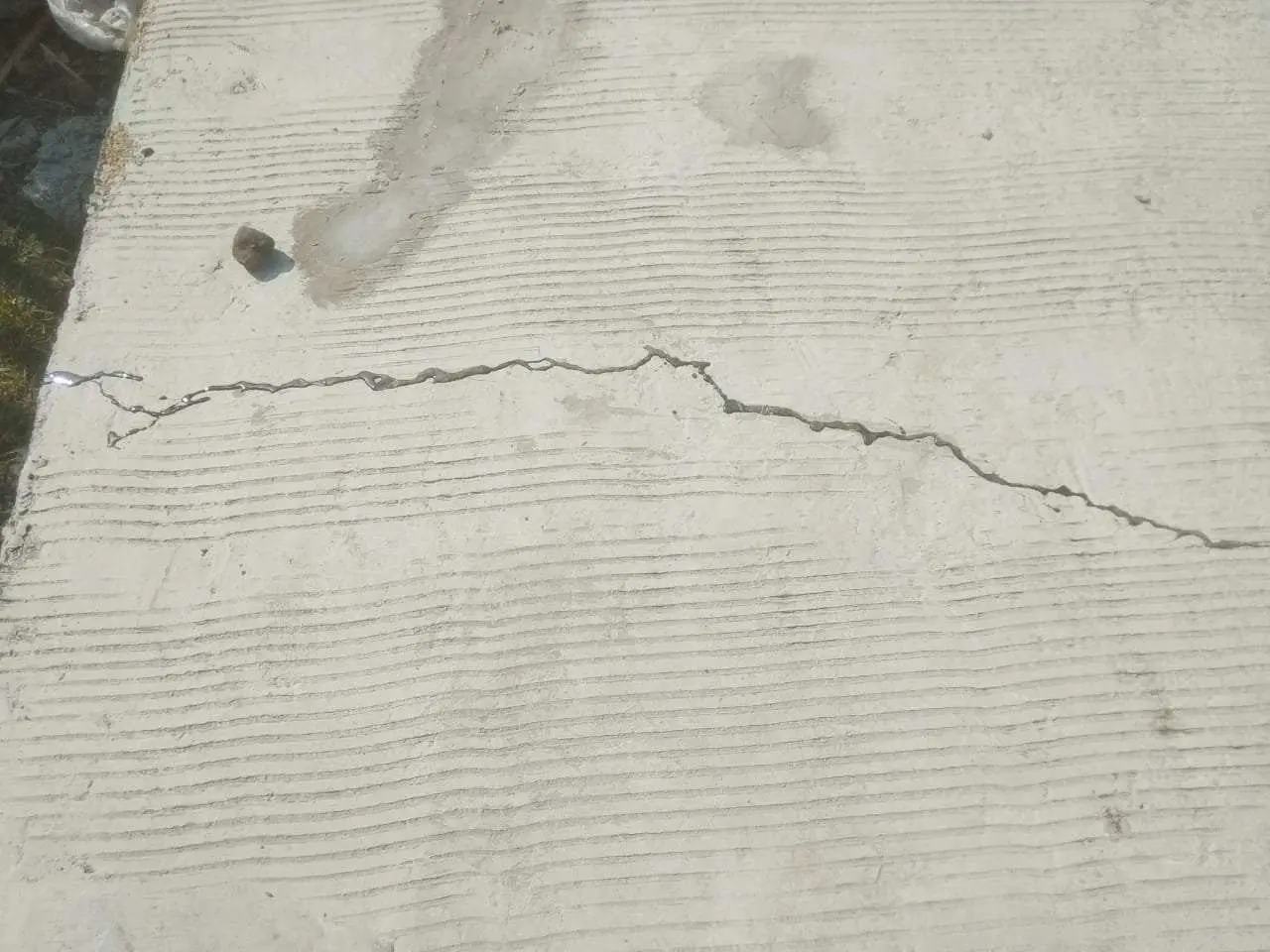 Soal Retak-retak Pada Proyek Peningkatan Jalan Cihideung – Maseng, UPT JJ Ciomas Instruksikan Bongkar!