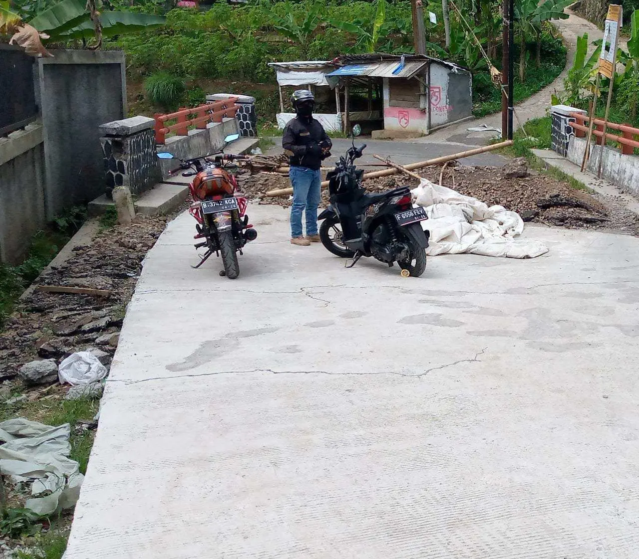 Beton Belum Lama Ditebar Sudah Retak, Ini Sikap Pelaksana CV Haskar Persada