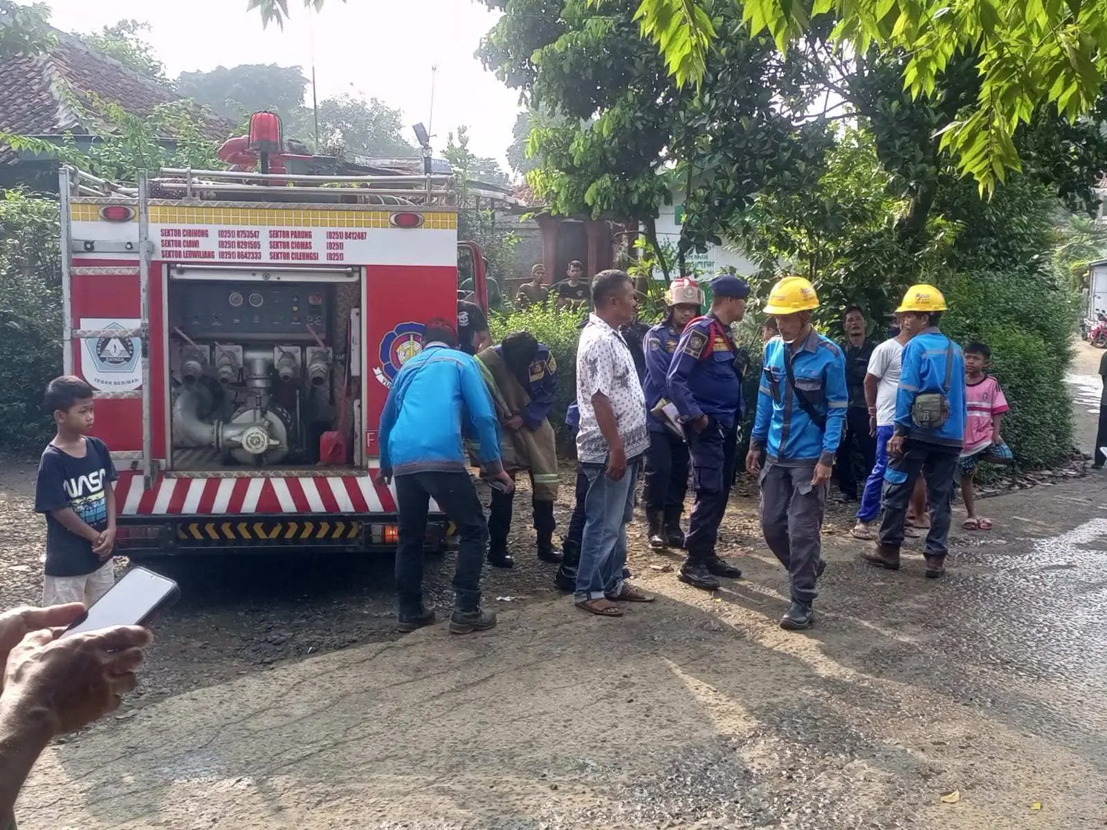 Warga Kedung Waringin Dikejutkan Gardu Listrik Terbakar