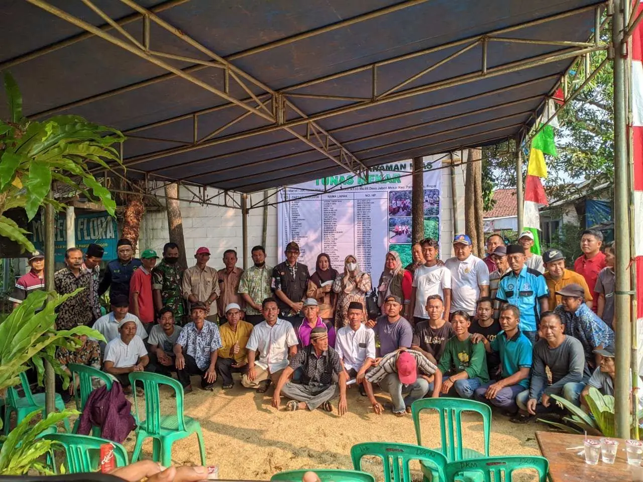 Ketua Karang Taruna Desa Jabon Mekar Apresiasinya Terbentuknya Kelompok Tani Tanaman Hias Tunas Mekar 