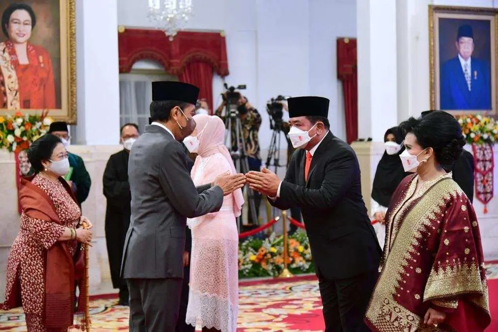 Presiden Jokowi Resmi Lantik Zulkifli Hasan dan Hadi Tjahjanto Sebagai Menteri
